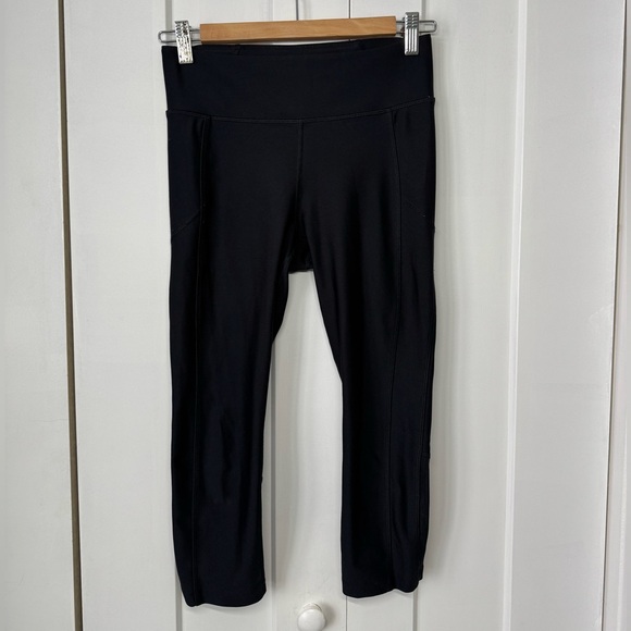 Under Armour Black Cropped Leggings, Size S - Picture 2 of 4